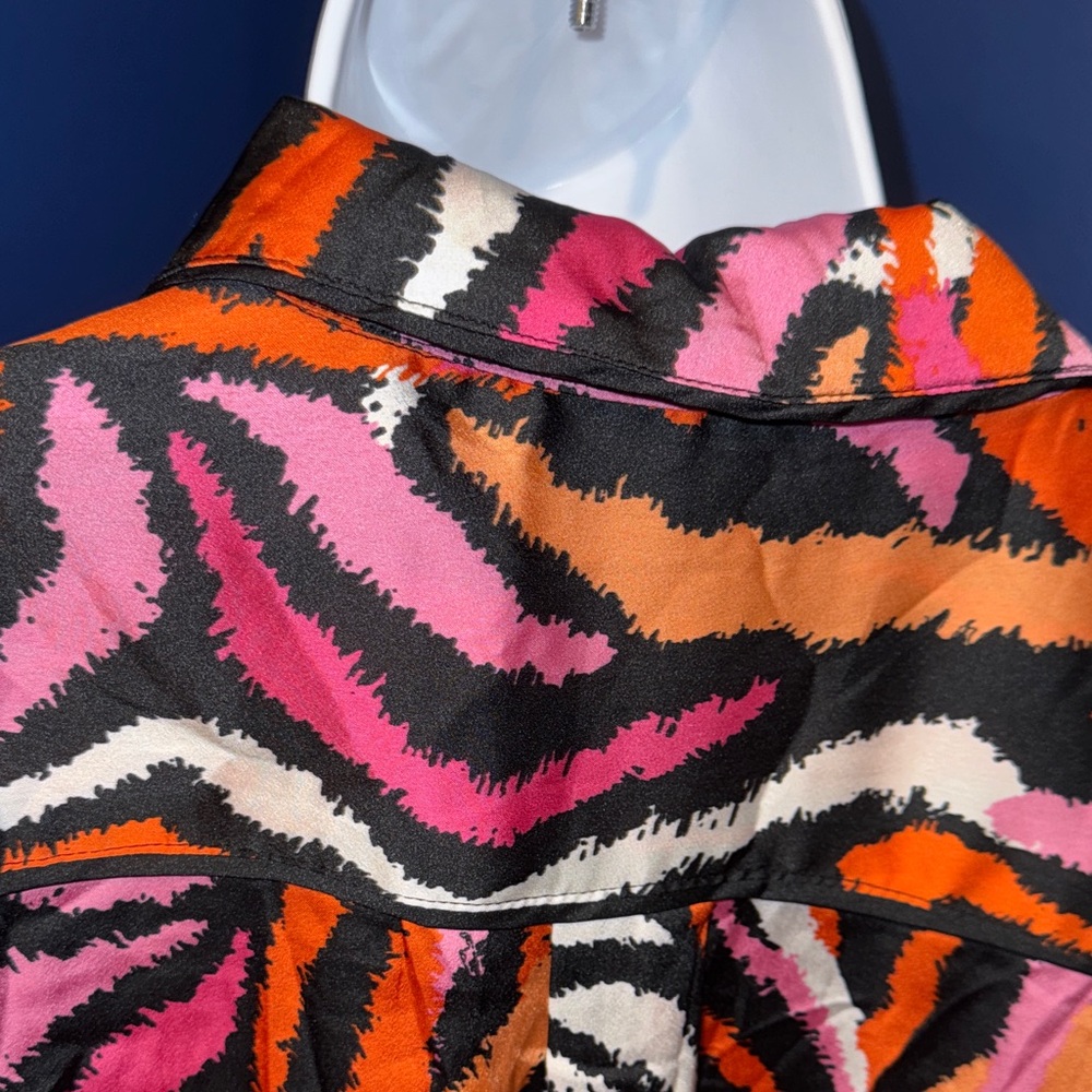 Diane Von Furstenberg- NWOT Satin Feel Zebra Print Blouse | Size Large - Picture 17 of 17
